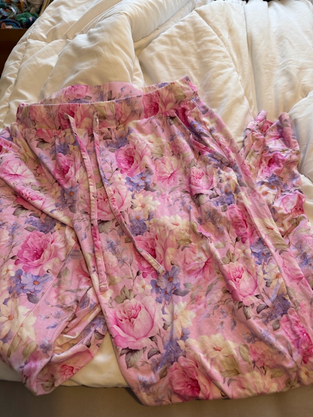 Bums and roses women’s pants size small
